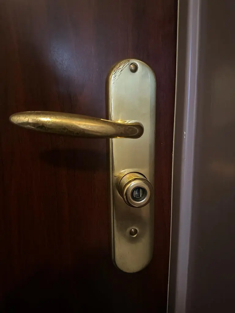 serrurier porte claquée